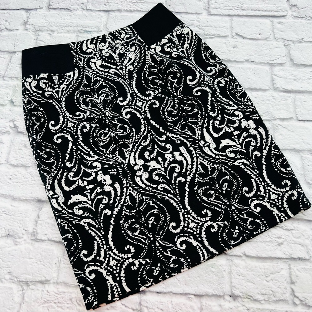 Roz & Ali Skirt Black and White Ornate Mini Above Knee Size 6 Office Career